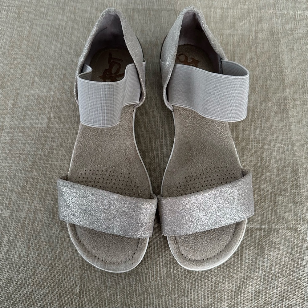 OTBT Open Toe Flat Sandals in Shimmer Style Milawkie 6.5